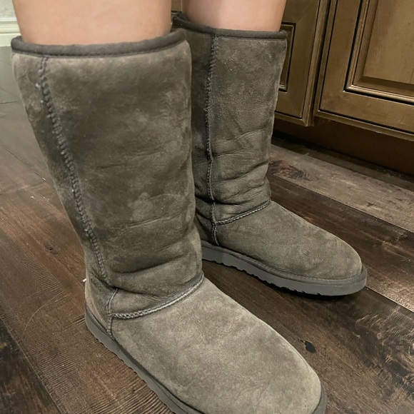 UGG BOOTS!! - Picture 3 of 7